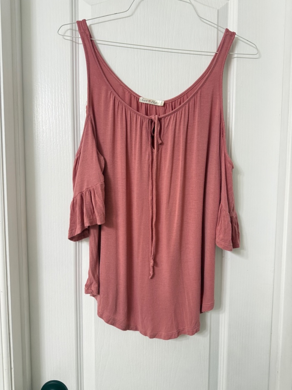 Heart & Hip dusty rose cold shoulder top ruffled cropped sleeves front tie M
